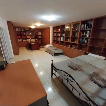 Bibliotheque Vintage Studio & Easy Garden Heraklion  Exterior photo