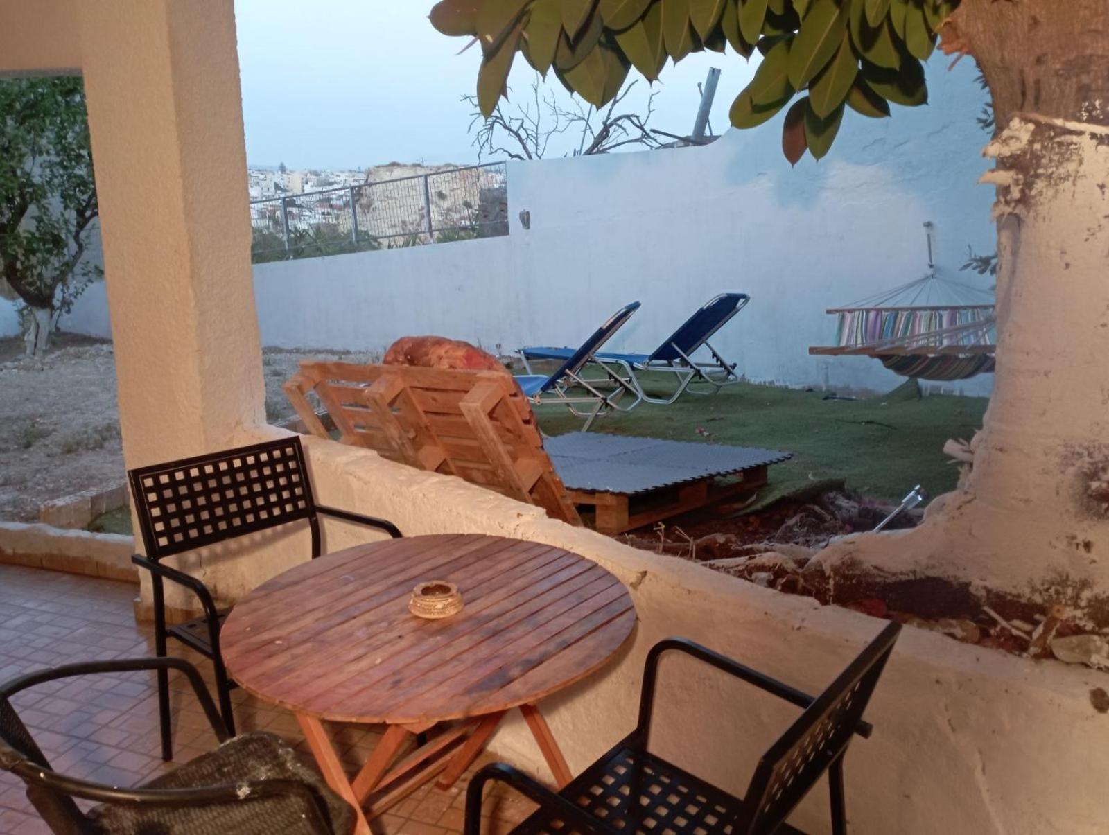 Bibliotheque Vintage Studio & Easy Garden Heraklion  Exterior photo