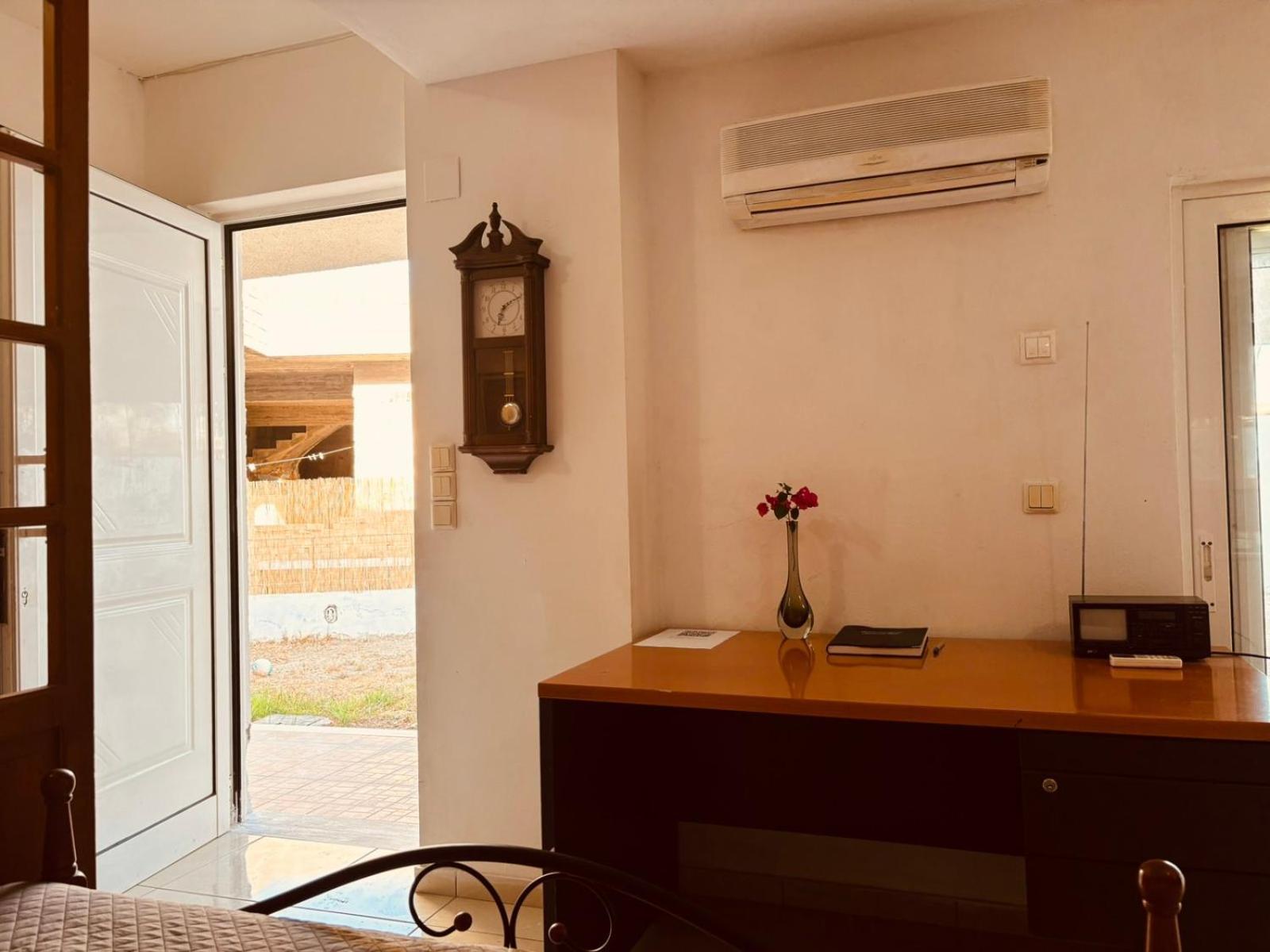 Bibliotheque Vintage Studio & Easy Garden Heraklion  Exterior photo